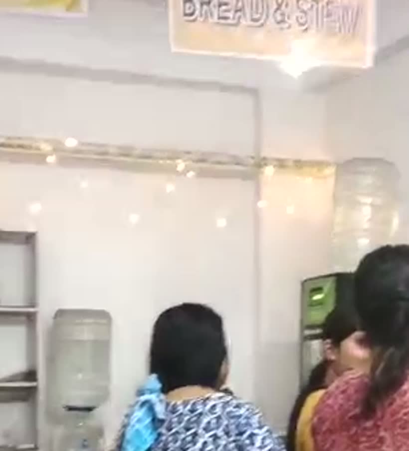 কাচের বয়ামে বিস্কুট রাখা তাক, উপরে টুনি লাইট / Shelves of glass biscuit jars under fairy lights